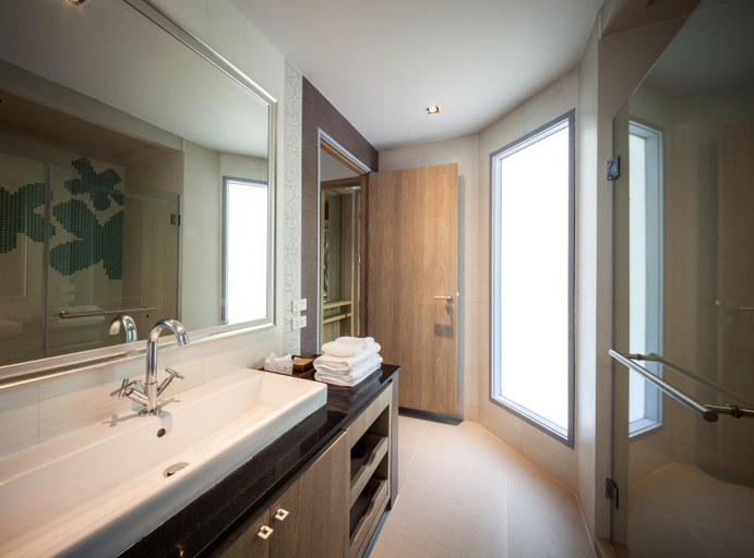 Bathroom 5, Bannpantai Resort, Cha-Am