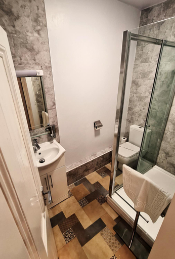 Bathroom 3, The Alb, Shropshire