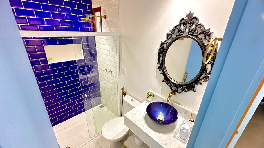 Bathroom 4, Bangatacho, Porto de Pedras