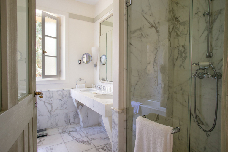 Bathroom 5, Hotel Royal Riviera, Alpes-Maritimes