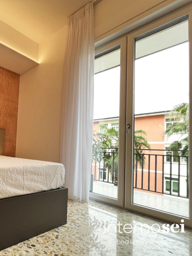 Others 5, Interno Sei B&B, Salerno