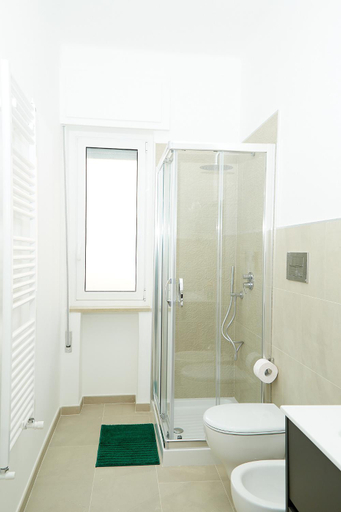 Bathroom 4, Scirocco Guest House, Brindisi