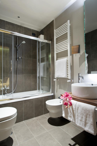 Bathroom 4, Hotel Unicorno, Florence
