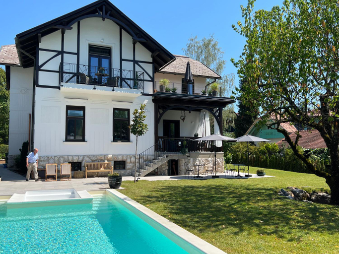 Others 4, Villa Pomona, Bled