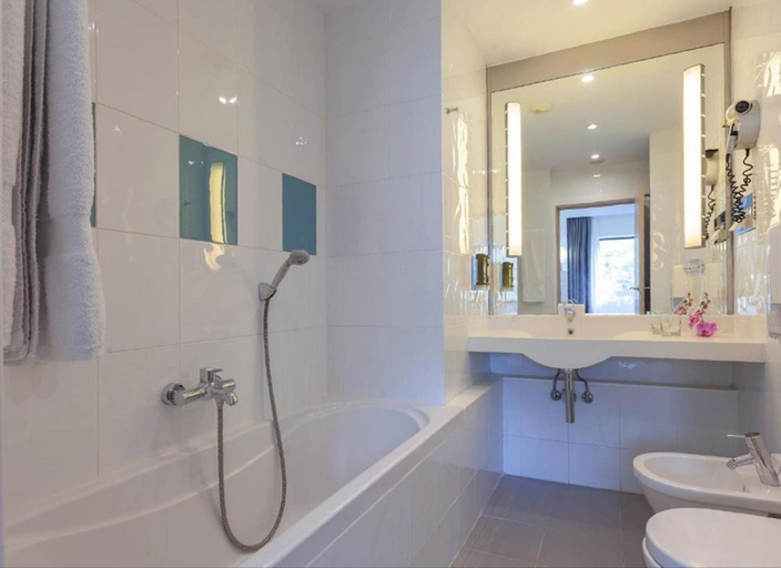Bathroom 5, Hotel Puerta de Bilbao, Vizcaya