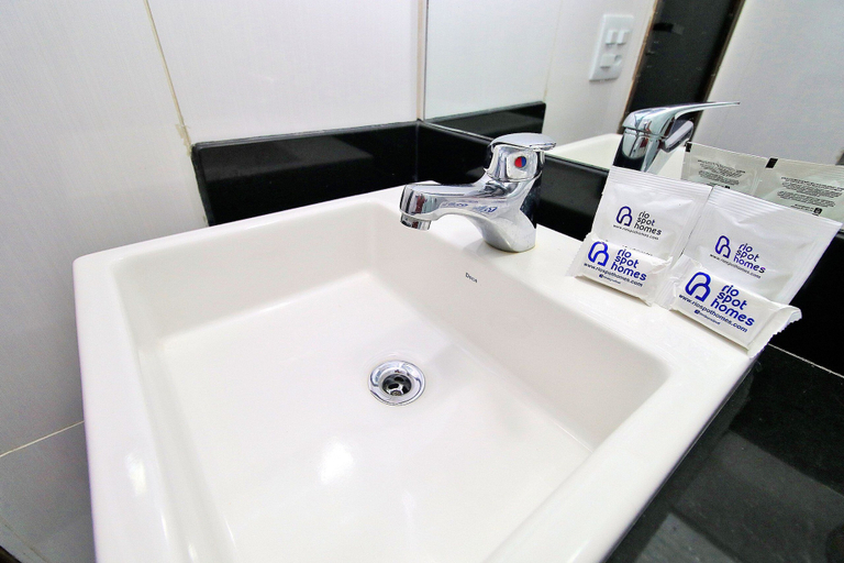 Bathroom 2, Rio Spot C058, Rio de Janeiro