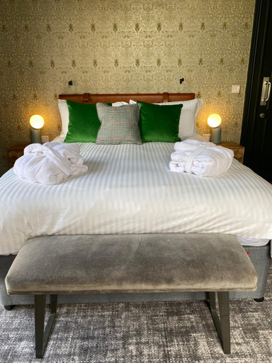 Bedroom 2, The Waterman's Arms, London