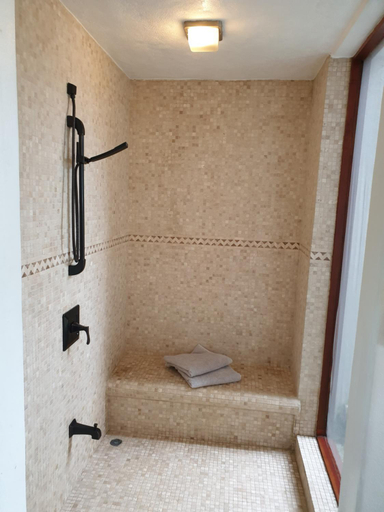 Bathroom 2, Palmetto Lodge, Nandayure