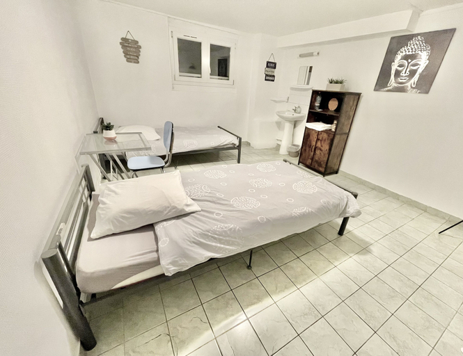 Bedroom 5, Le Globe, Paris