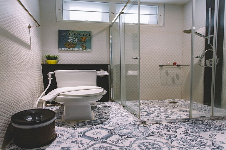 Bathroom 4, Verona Boutique Hotel, Na Di