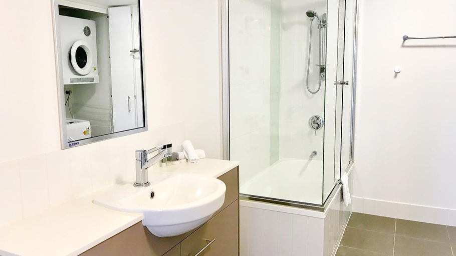 Bathroom 4, Oaks Townsville Gateway Suites, South Townsville