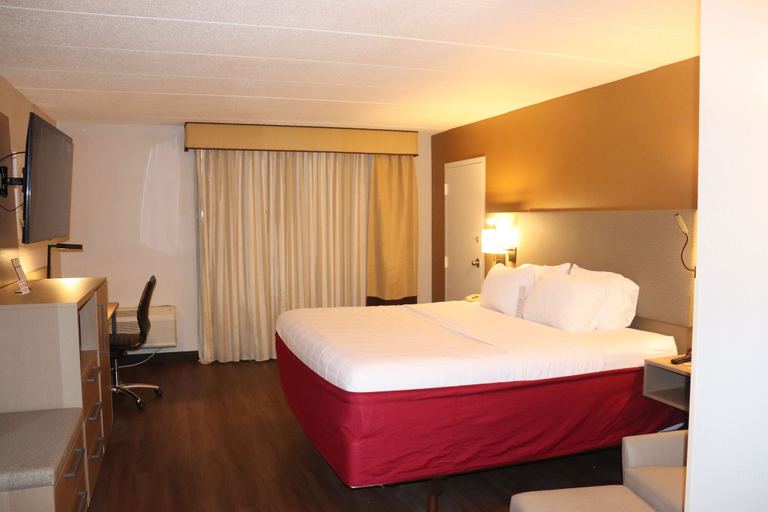 Bedroom 4, Clarion Hotel & Conference Center Lansing West, Eaton