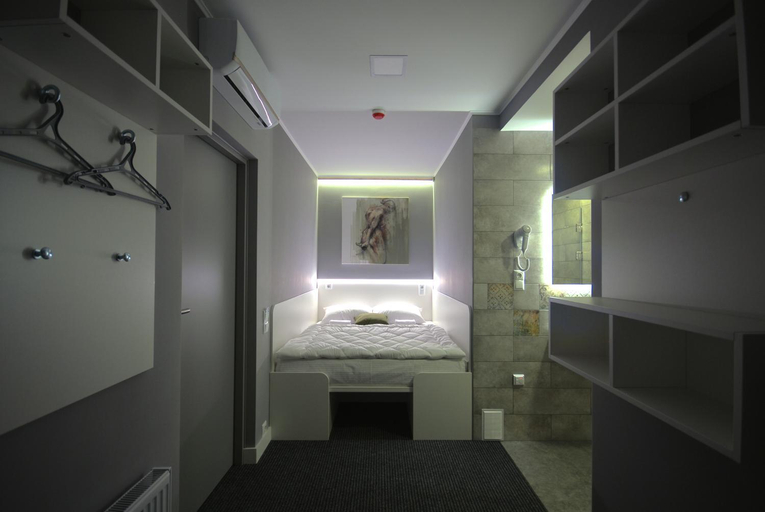 Bedroom 2, Cubby Hotel, L'vivs'ka