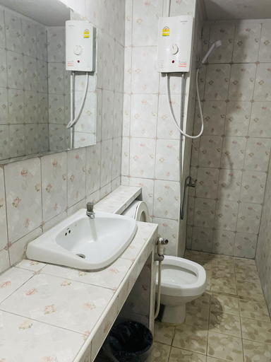 Bathroom 4, Muangthong C3, C4 near Impact by Anna, Pak Kret