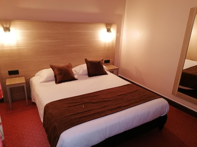 Bedroom 3, Logis Hotel Saint Jacques, Drôme