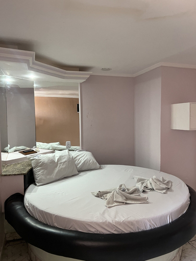 Others 4, Hotel Paradise, Salvador
