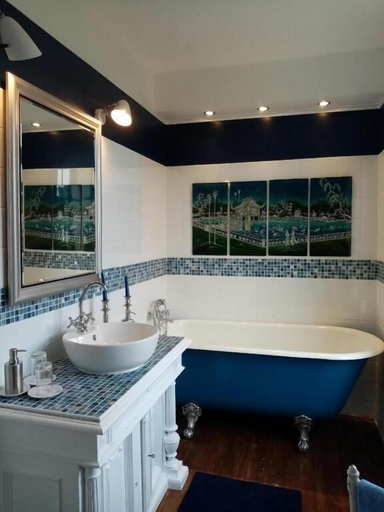 Bathroom 5, Manoir du Clap, Seine-Maritime