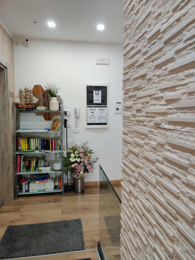 Others 5, B&B Crocevia, Trieste