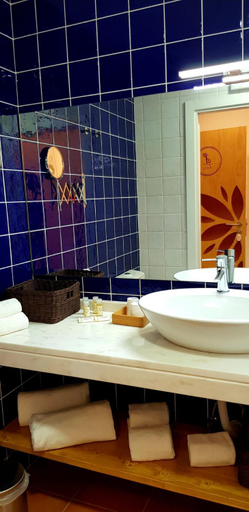 Bathroom 3, Aroma d, Fundão