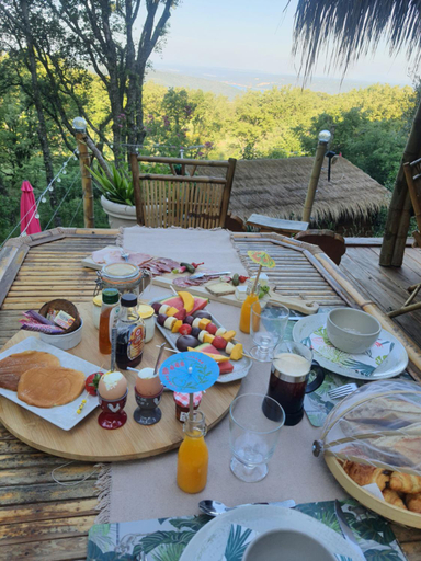 Food & Drinks, La lyalis, Var