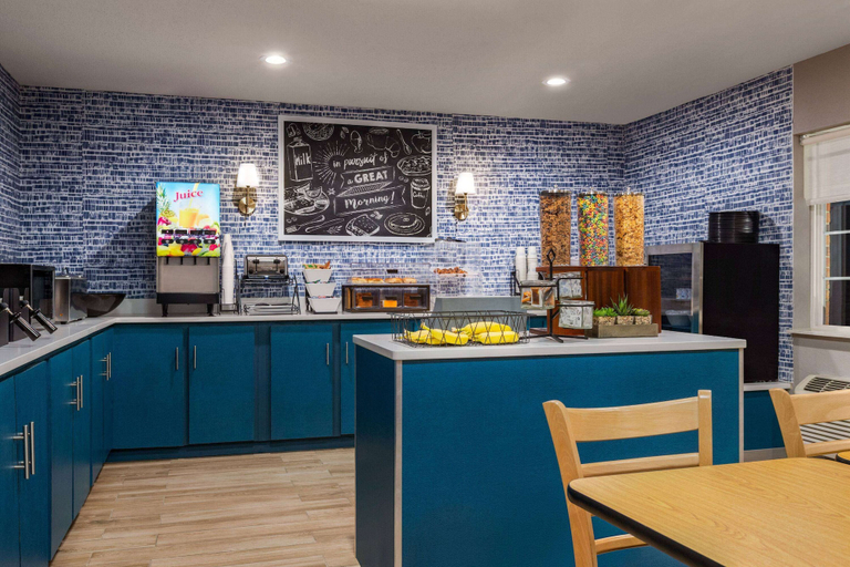 Food & Drinks 5, AmericInn by Wyndham Williamsburg, Iowa