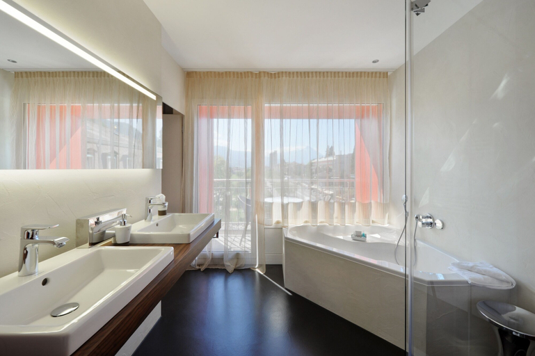 Bathroom 4, Hotel Du Nord, Interlaken