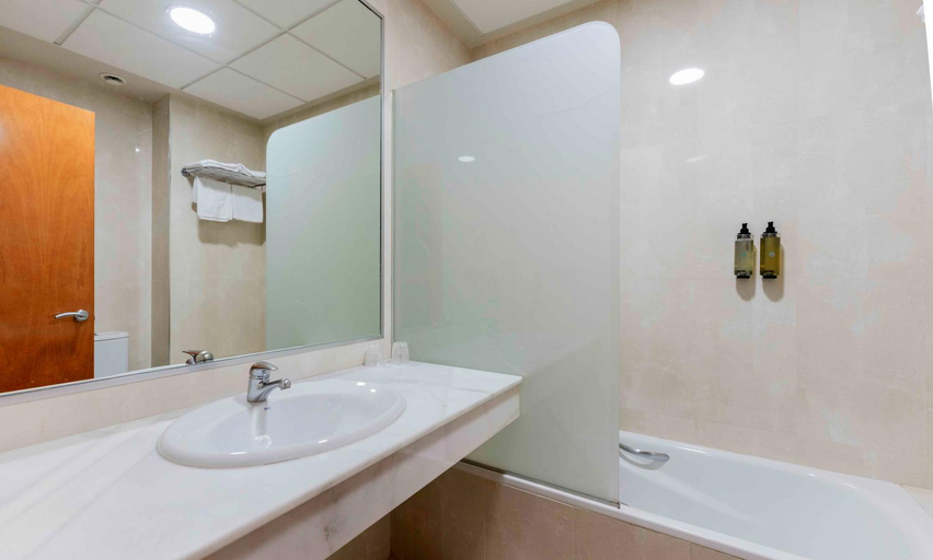 Bathroom 4, Camino de Granada, Granada