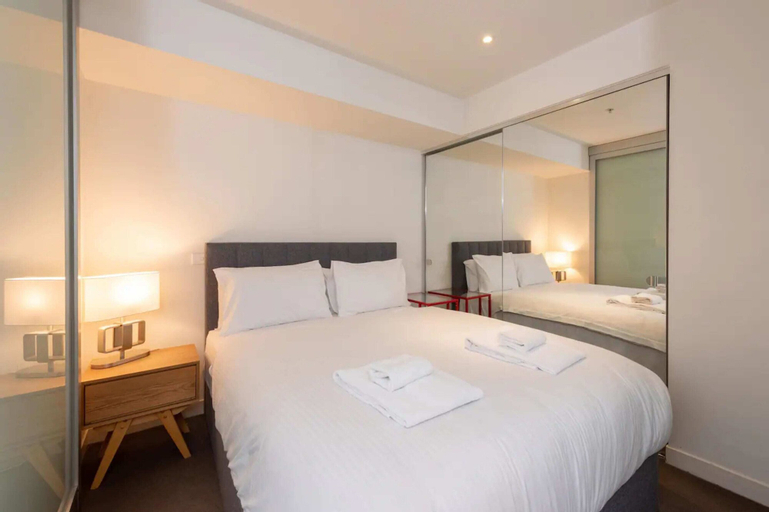 Bedroom 1, Well Located 1bed Unit in Near Albert Park w/ Gym!, Port Phillip - West