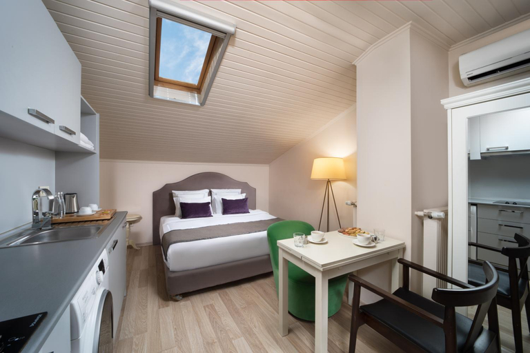 Bedroom 2, Meroddi Galata Flats, Beyoğlu