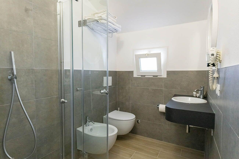 Bathroom 5, Hotel Eugenio, Forli' - Cesena