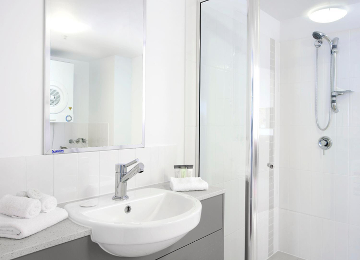 Bathroom 5, Oaks Townsville Gateway Suites, South Townsville