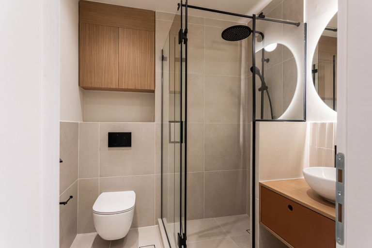 Bathroom 5, Sleek City 1BR Escape in Athens, Attica