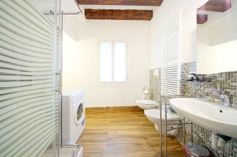 Bathroom 4, Dolcevita Apartments N. 502, Venezia