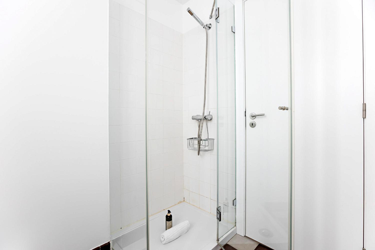Bathroom 3, Loios 66 by LovelyStay, Porto