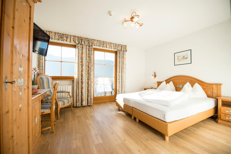 Bedroom 4, Turmhotel Gschwendt, Bolzano