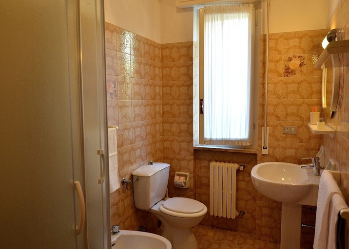 Bathroom 4, Residence Orchidea, Savona