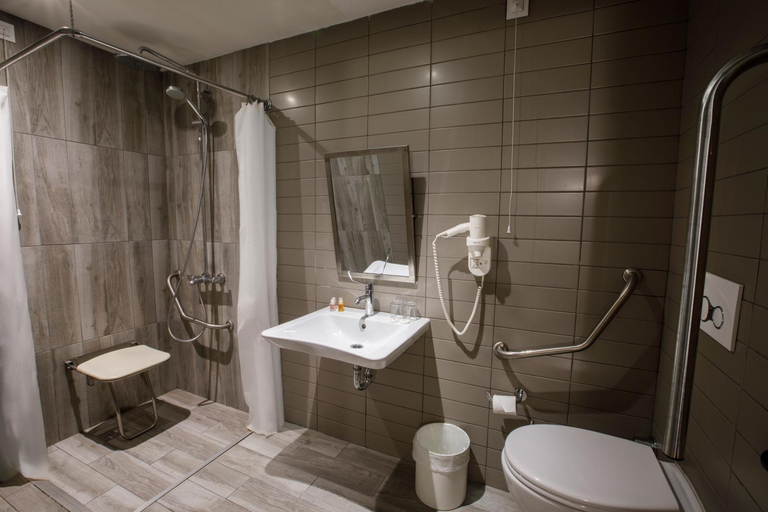 Bathroom 5, ibis Istanbul Tuzla Hotel, Gebze