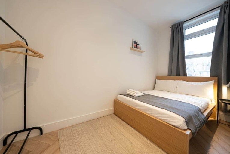 Bedroom 2, The Battersea Scenery - Elegant 2bdr Flat, London