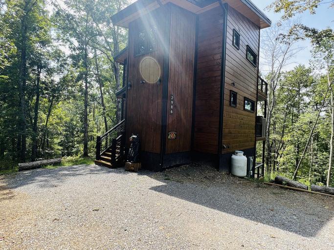 Exterior & Views, Bearly Dippin, Sevier