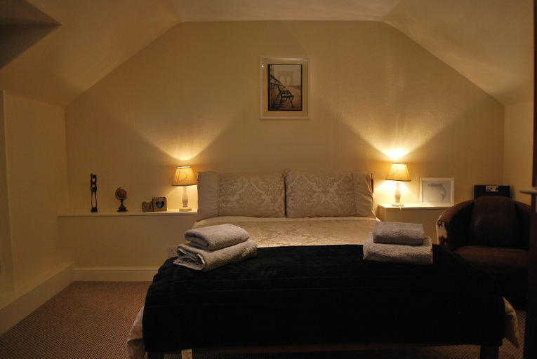 Others 5, Doric House, Highland