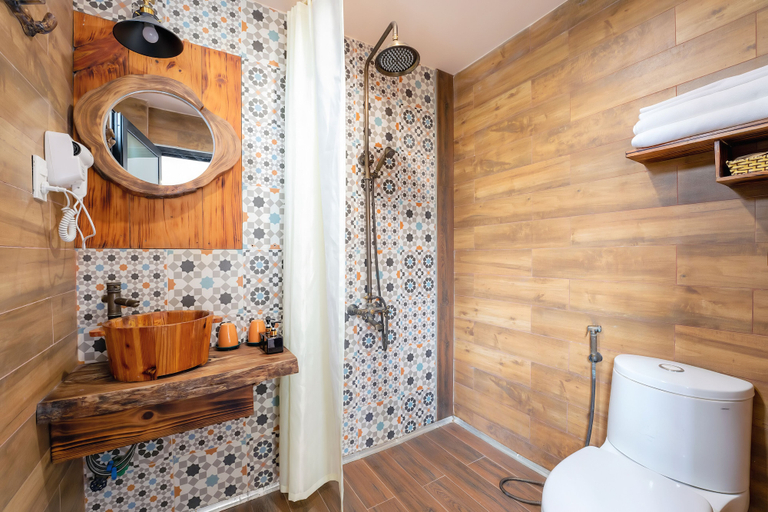 Bathroom 5, La An Old Town Hotel, Da Nang