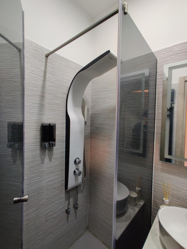 Bathroom 2, B&B Crocevia, Trieste