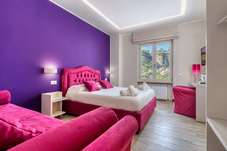 Others 2, Tiffany Suites, Napoli