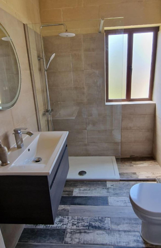 Bathroom 4, The old Mill