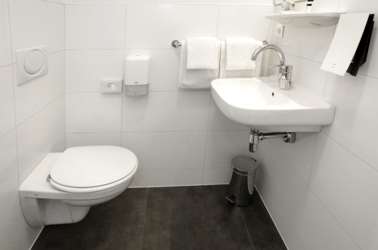 Bathroom 4, City hotel Terneuzen, Terneuzen