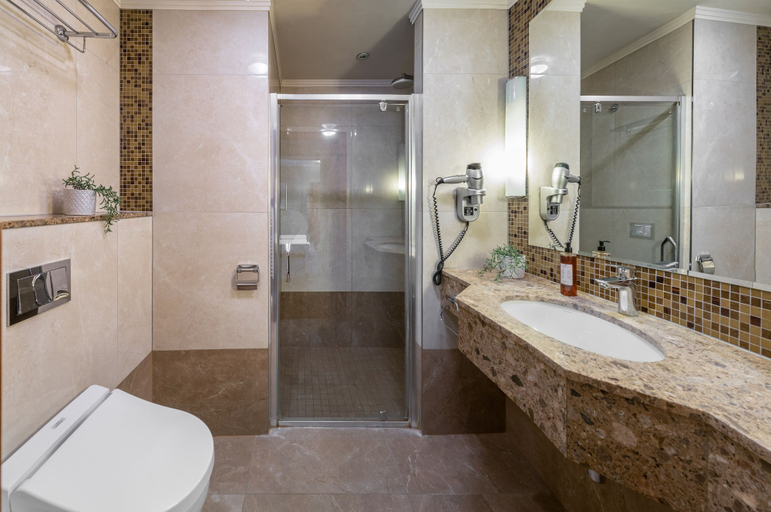 Bathroom 3, Crown Palace Apartments by Adrez, Praha 1
