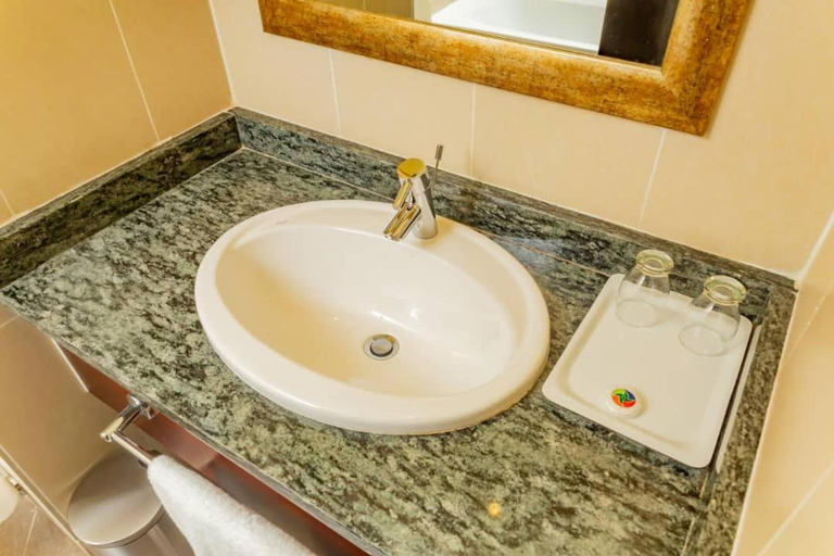 Bathroom 5, Sunbird Mount Soche, Blantyre City