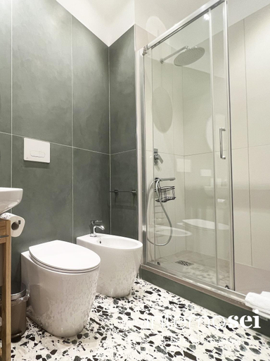 Others 3, Interno Sei B&B, Salerno