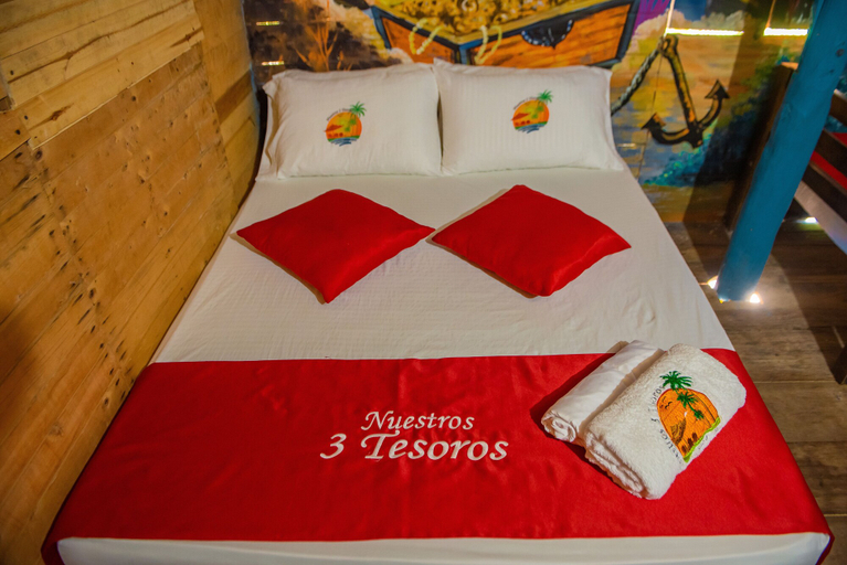 Bedroom 4, Nuestros Tres Tesoros