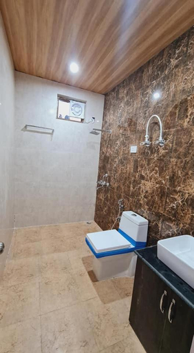 Bathroom, Seven Corbett, Nainital